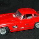 Bburago Die Cast RED Mercedes Benz 300SL Gullwing Coupe Old Collectible Automobile 1:18