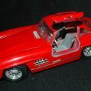 Bburago Die Cast RED Mercedes Benz 300SL Gullwing Coupe Old Collectible Automobile 1:18