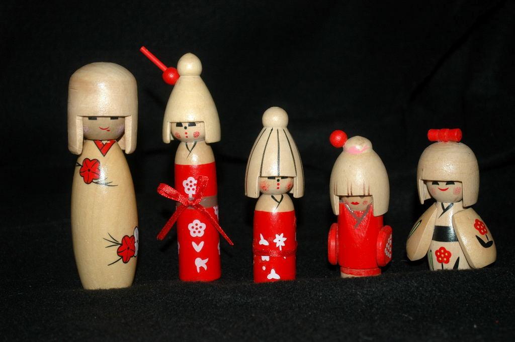 Kokeshi , Japanese Wood Doll Set Family - Vintage