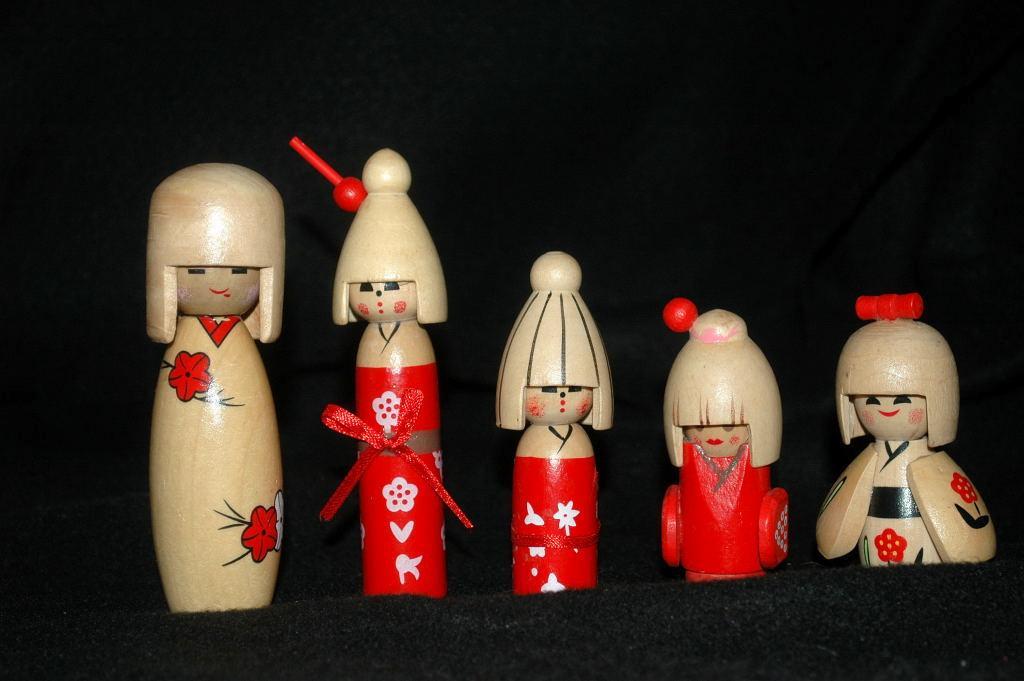 Kokeshi , Japanese Wood Doll Set Family - Vintage