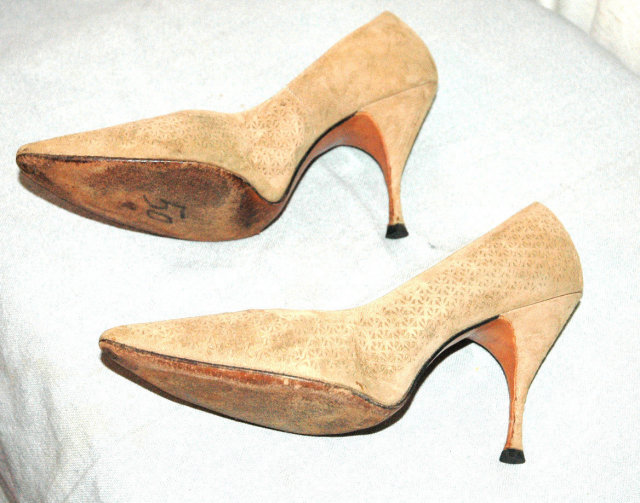 Vintage Beige Pierced Suede Pointy High Heal