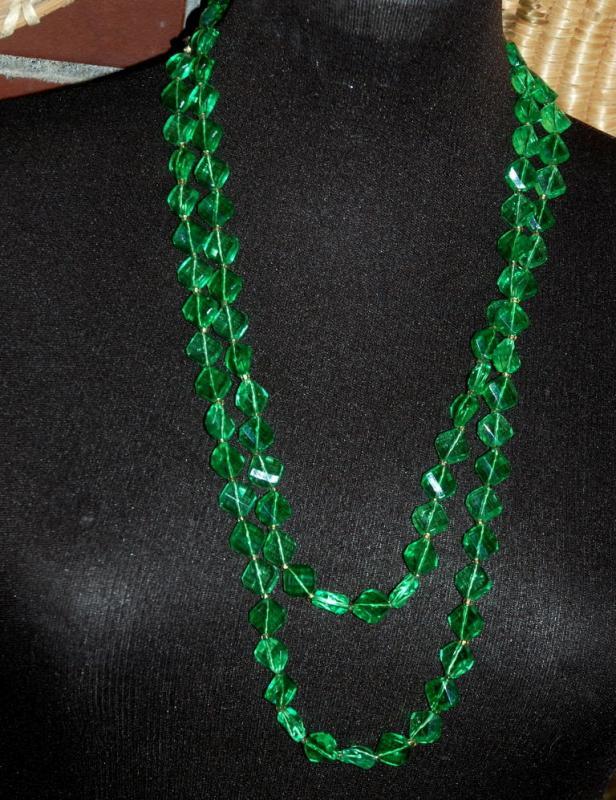 Faceted Green Lucite Beaded Flapper Length Necklace Vintage