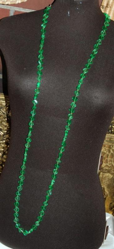 Faceted Green Lucite Beaded Flapper Length Necklace Vintage