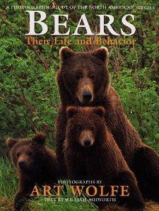 Bears: Their Life And Behavior: A PHOTOGRAPHIC STUDY OF THE NORTH AMERICAN SPECIES William Ashworth and Art Wolfe First Edition 1992