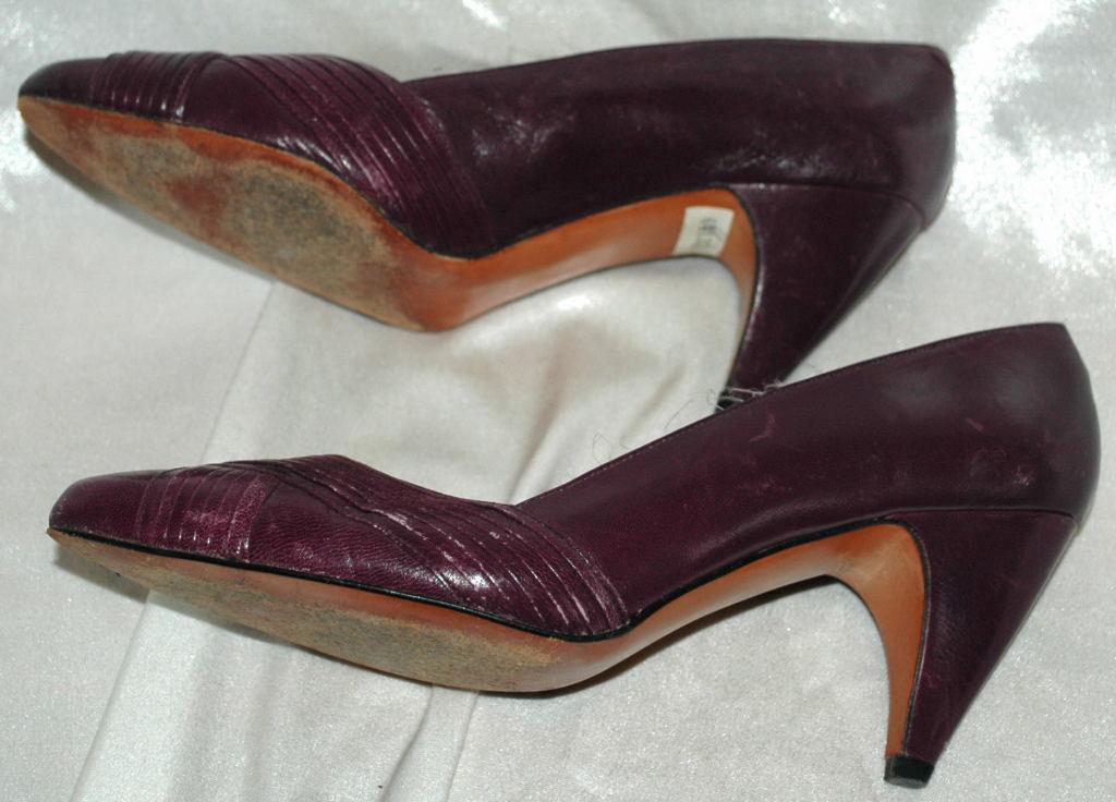 Evan Picone Plum Leather Pump, Heals Ladies Shoe Size 6.5
