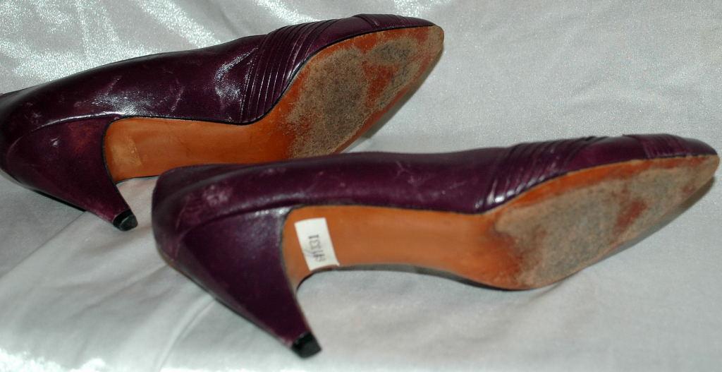 Evan Picone Plum Leather Pump, Heals Ladies Shoe Size 6.5