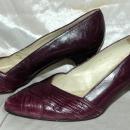 Evan Picone Plum Leather Pump, Heals Ladies Shoe Size 6.5