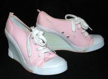 LIGHT PINK CANVAS FASHION WEDGE SNEAKERS BY CITY SNEAKS /size 7