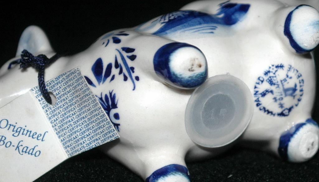 Dutch Delfts Blue Hand Painted Cow Salt Pepper Shaker with Tags original Bo -Kado