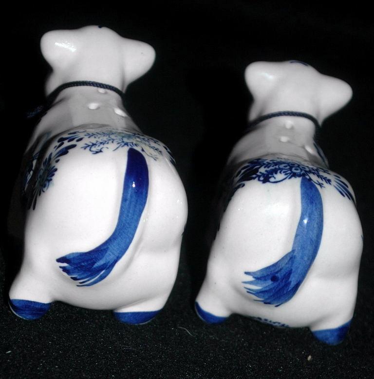 Dutch Delfts Blue Hand Painted Cow Salt Pepper Shaker with Tags original Bo -Kado