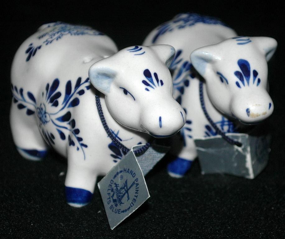 Dutch Delfts Blue Hand Painted Cow Salt Pepper Shaker with Tags original Bo -Kado