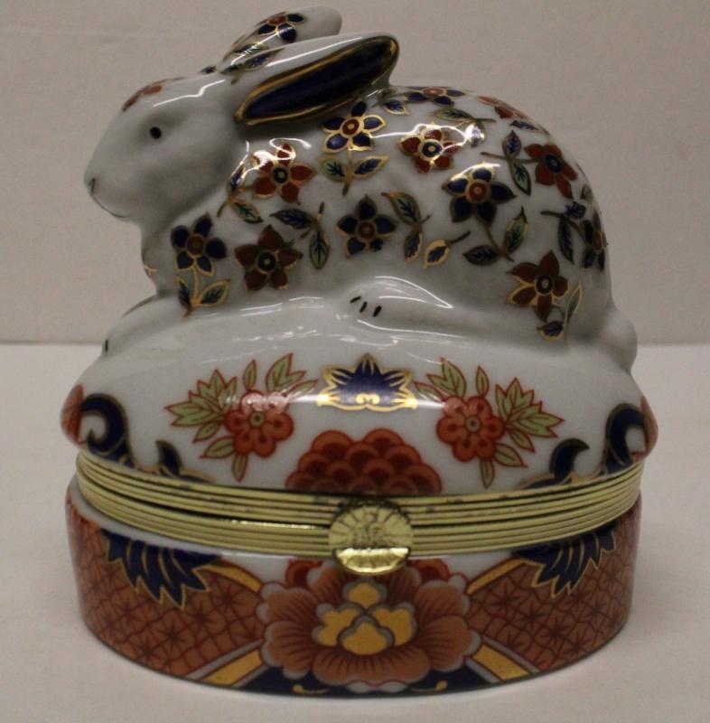 Porcelain BUNNY RABBIT Trinket Box made by ANDREA by SADEK made in Japan