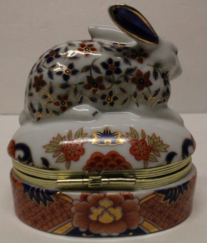 Porcelain BUNNY RABBIT Trinket Box made by ANDREA by SADEK made in Japan
