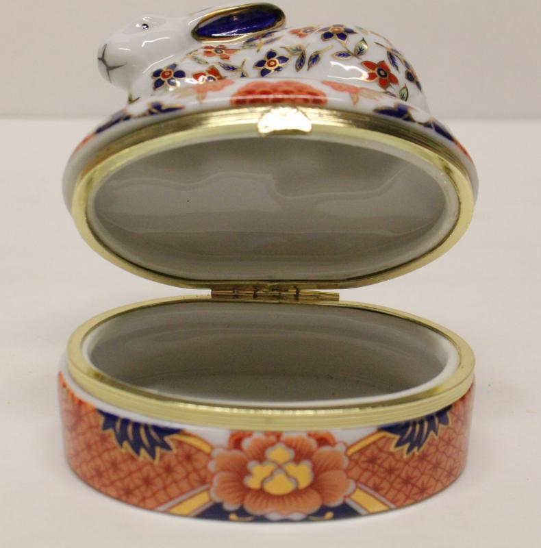 Porcelain BUNNY RABBIT Trinket Box made by ANDREA by SADEK made in Japan