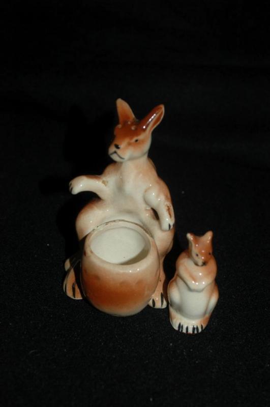 kangaroo salt pepper shaker with baby Joey