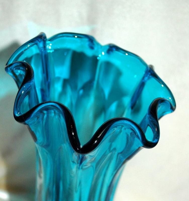 Westmoreland Blue COLONIAL 13 1/2 Inch High VASE