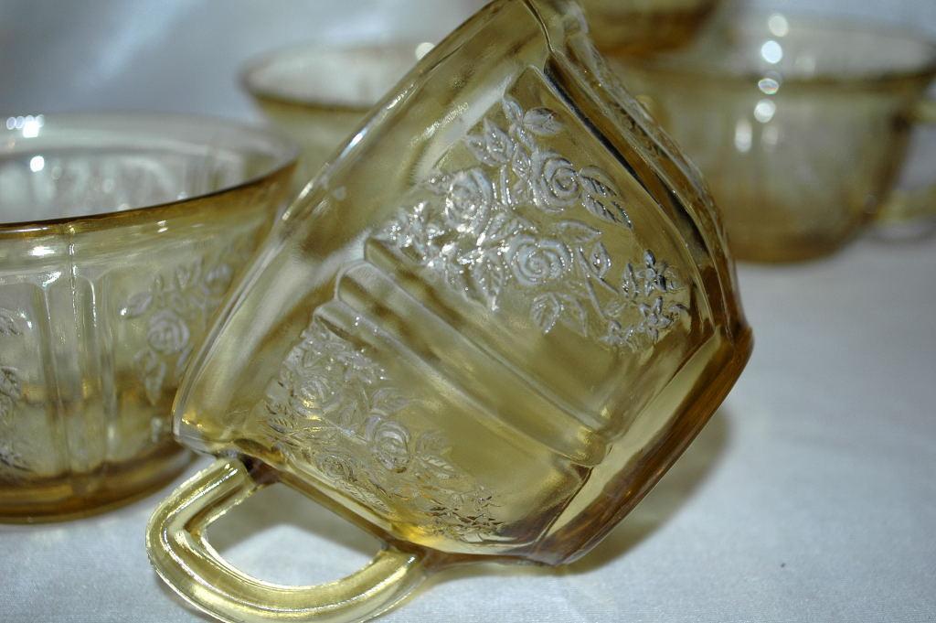 5 AMBER DEPRESSION GLASS CUPS SHARON/CABBAGE ROSE/ Federal Glass Co.