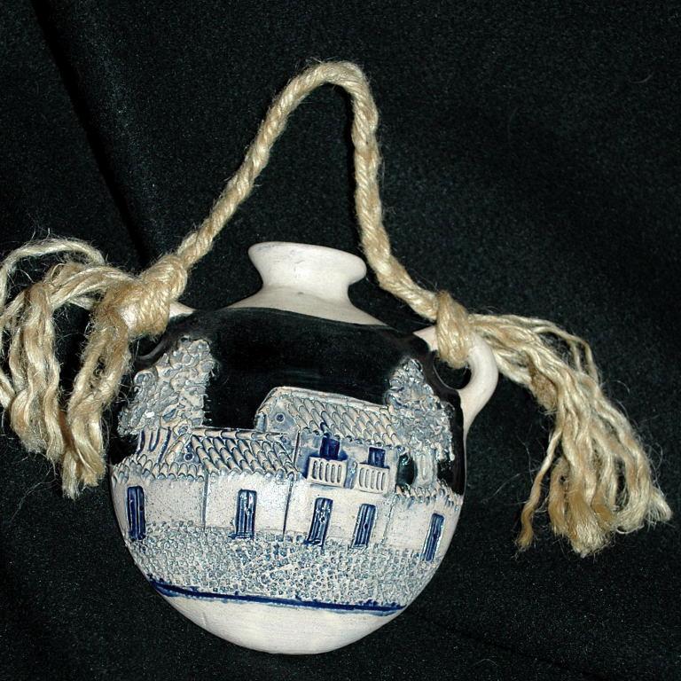 jardiniere Pottery Wall Pocket, Ethnic Folk Art Bolivian