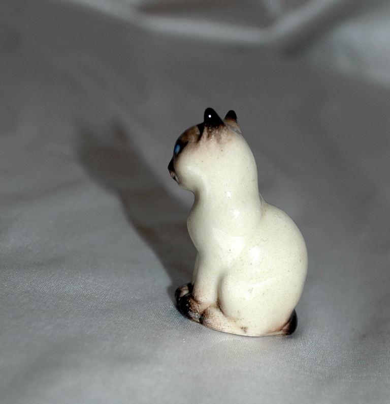 Tiny Porcelian China Siamese Cat Figurine