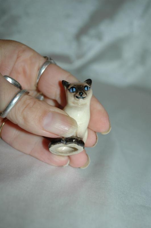 Tiny Porcelian China Siamese Cat Figurine