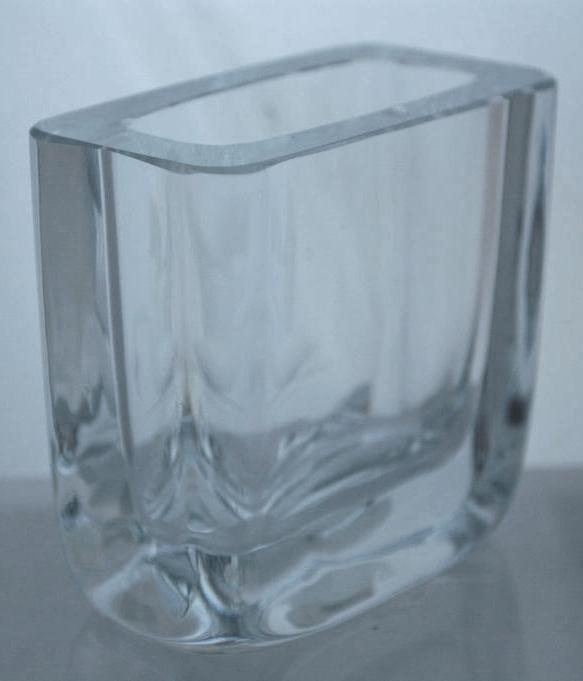 STROMBERGSHYTTAN HAND BLOWN CRYSTAL ENGRAVED SWAN VASE SWEDEN SCANDINAVIAN