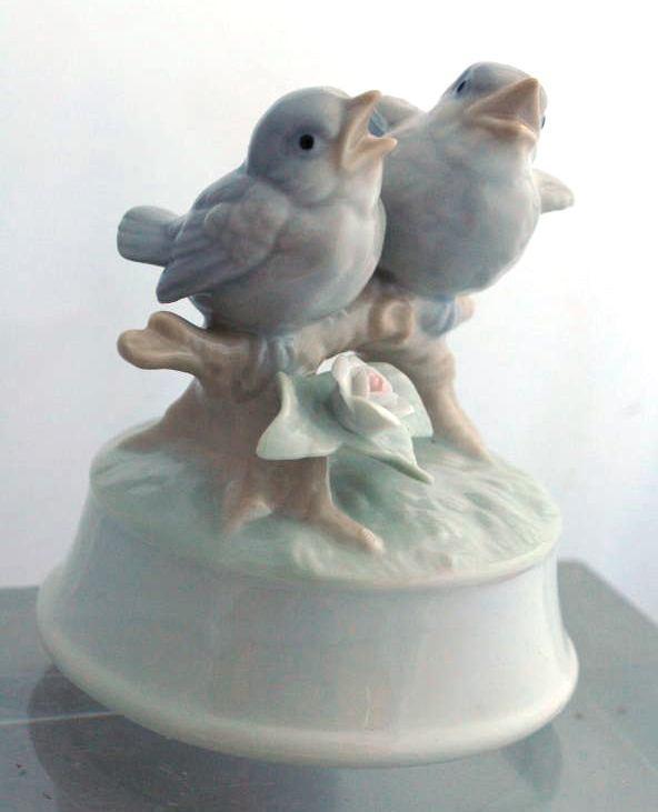 Otagiri made in Japan music box bird with Two Singing Birds and Flower