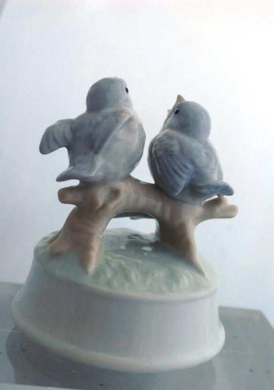 Otagiri made in Japan music box bird with Two Singing Birds and Flower