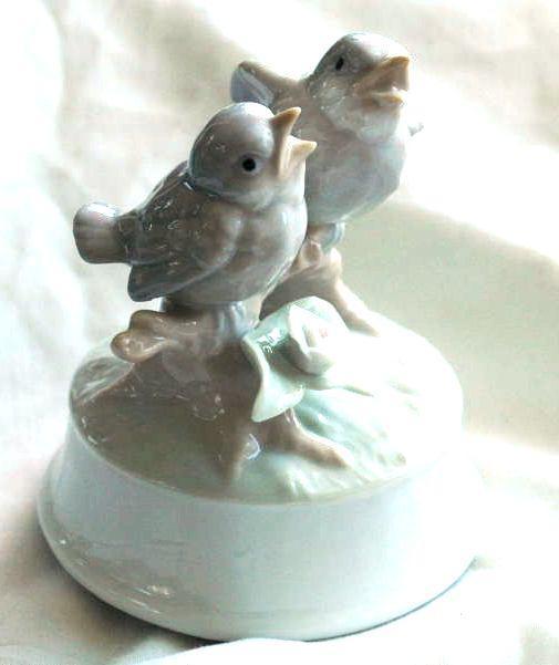 Otagiri made in Japan music box bird with Two Singing Birds and Flower