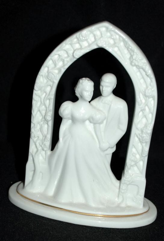 Lenox Bride & Groom Porcelain Cake Topper Vintage PROMISES COLLECTION