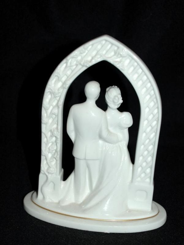 Lenox Bride & Groom Porcelain Cake Topper Vintage PROMISES COLLECTION