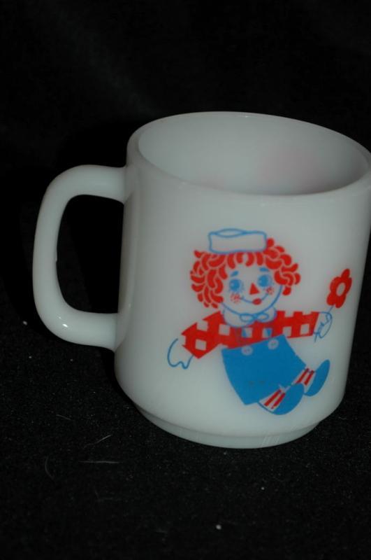 Raggedy Ann and Andy Pyrex milk glass vintage coffee cup or mug