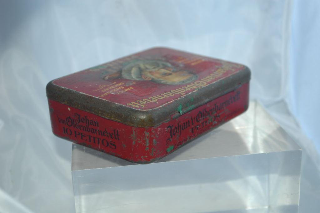 JOHAN VAN OLDENBARNEVELT - OLD TOBACCO TIN
