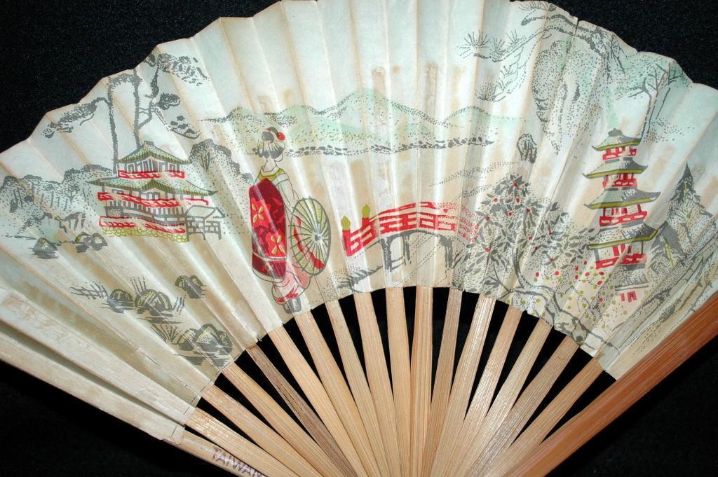 Hand Painted Asian Paper Fan fragile / free shipping in the USA
