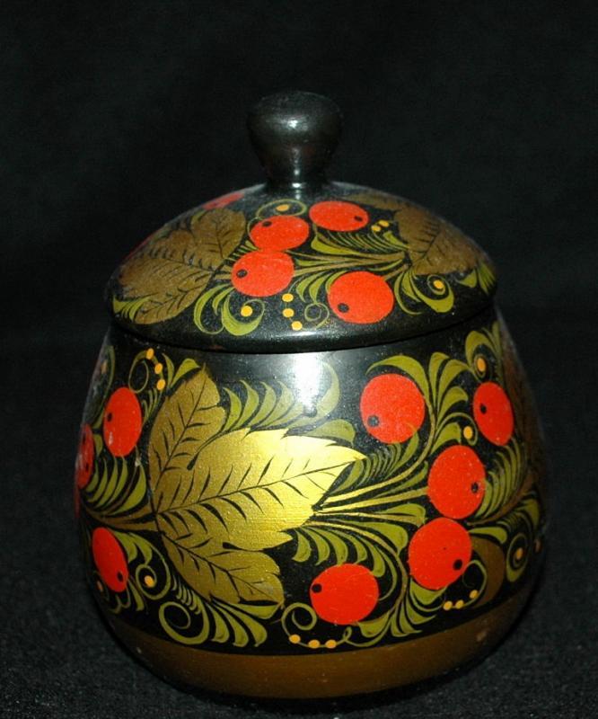 VINTAGE RUSSIAN KHOKHLOMA LACQUER BOWL WITH LID