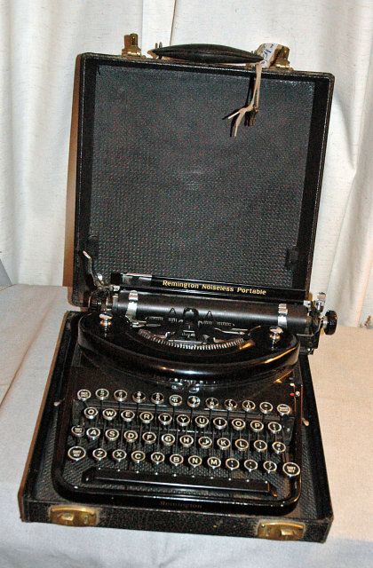 Remington Noiseless PortableTypewriter in CASE