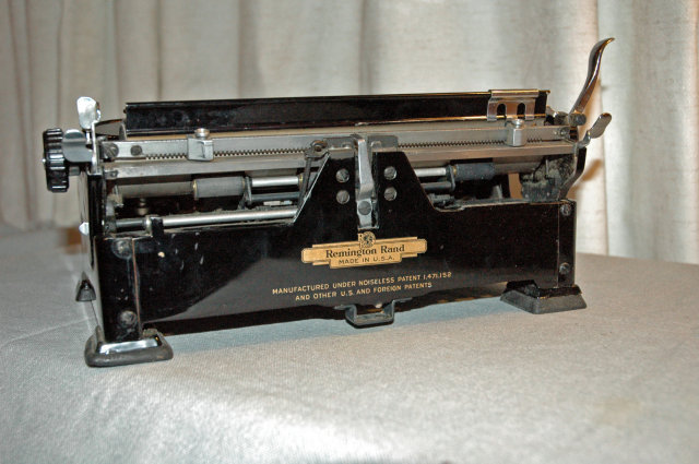 Remington Noiseless PortableTypewriter in CASE