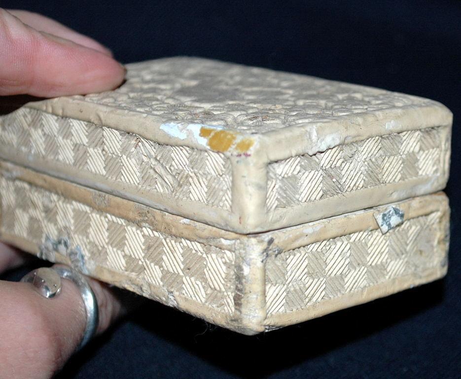 ANTIQUE & RARE CHINESE CINNABAR HAND CARVED WHITE LACQUER BOX