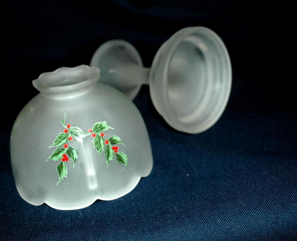 Westmoreland Satin Glass Fairy Lamp with Holy Leaves and Berries