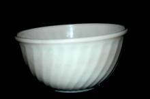 Fireking Oven Glass Off White Swirl Mixing Bowl 9