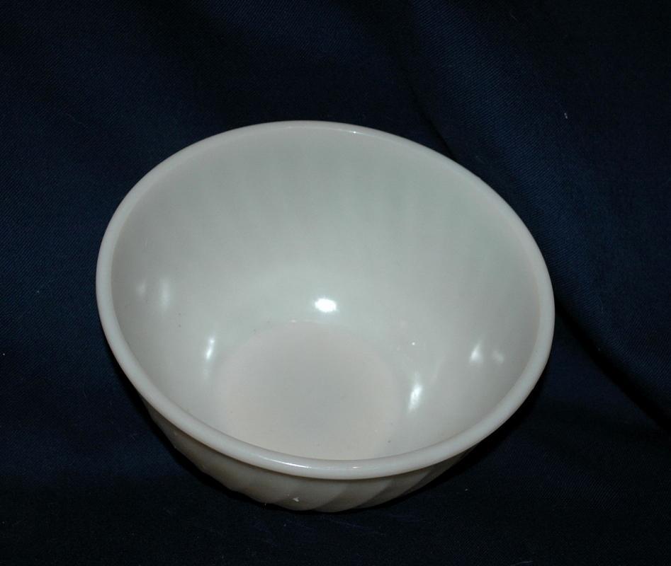 Fire King Oven Glass Off White Swirl Mixing Bowl 9