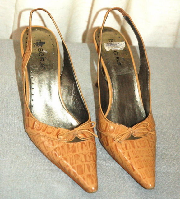 BCB Girls Pointy Beige Sling back pumps, heals size 8.5