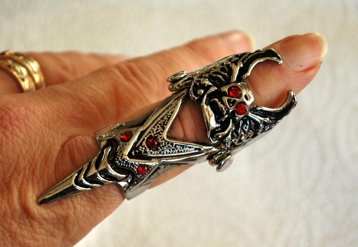 Goth Silver Silver Hinged Skull Ring
