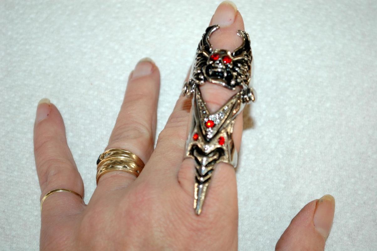 Goth Silver Silver Hinged Skull Ring