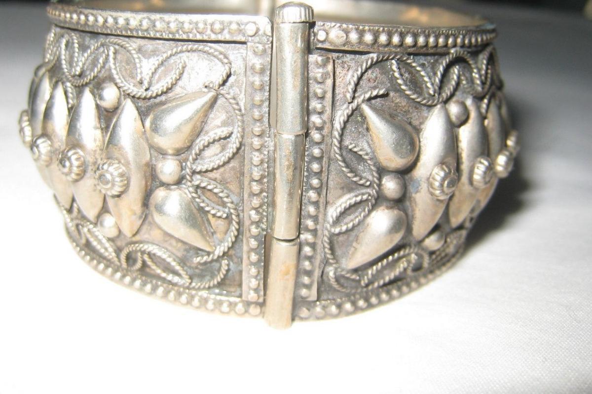Antique Florence Italy Silver Hinged Cuff Bracelet.