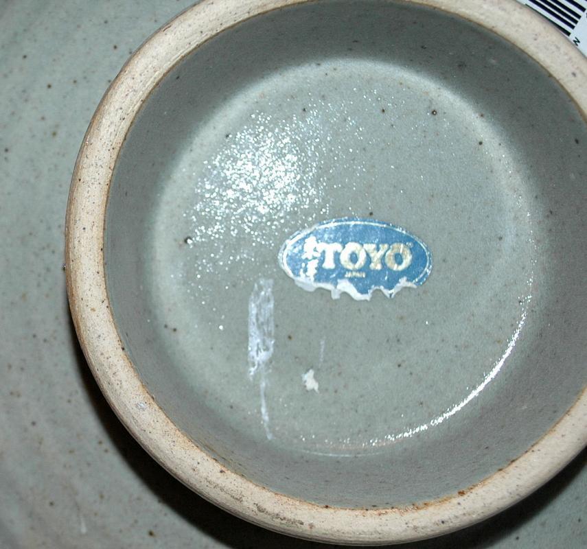 Toyo Japanese Stoneware Pottery Footed Shallow Bowl or Dish