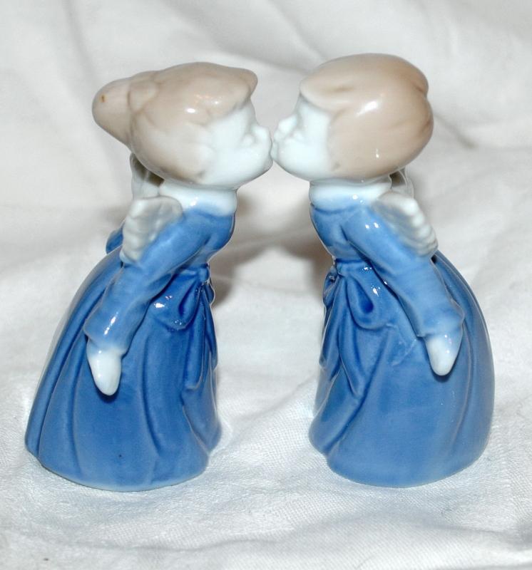 Kissing Angel Figurines , Japan with blue oval stickers