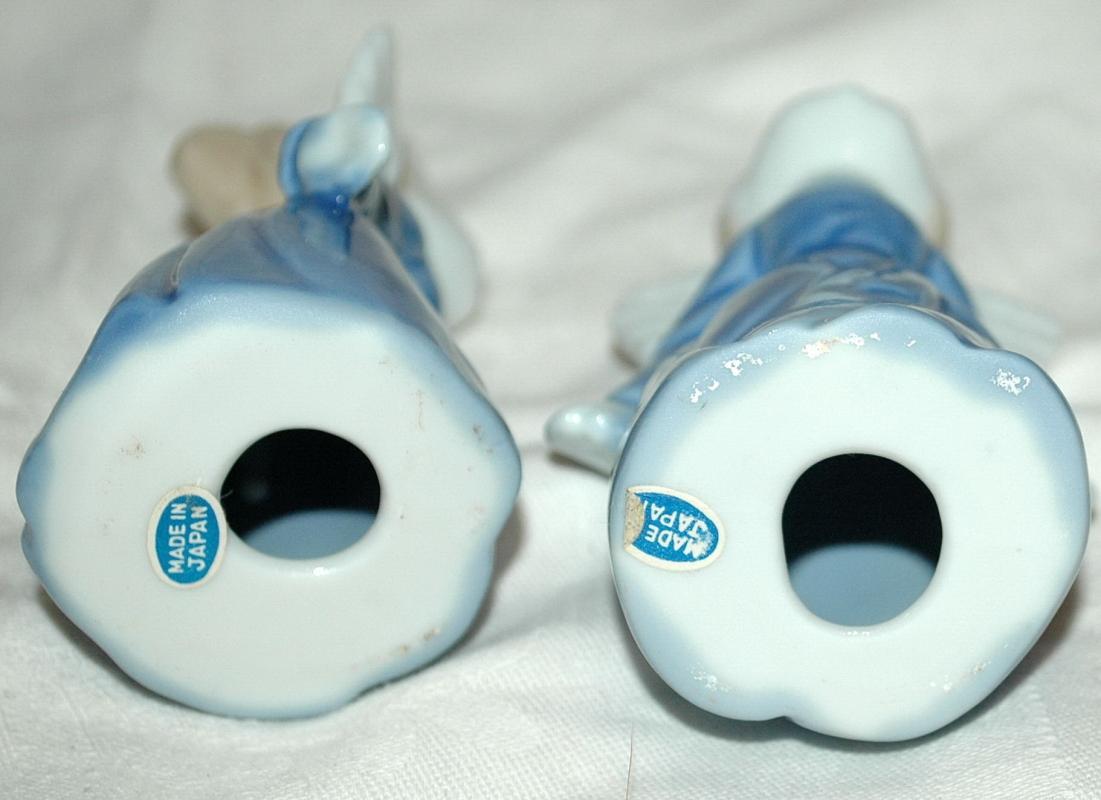 Kissing Angel Figurines , Japan with blue oval stickers