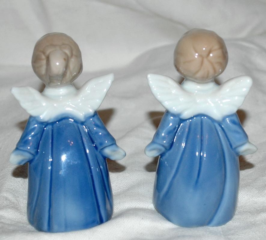 Kissing Angel Figurines , Japan with blue oval stickers