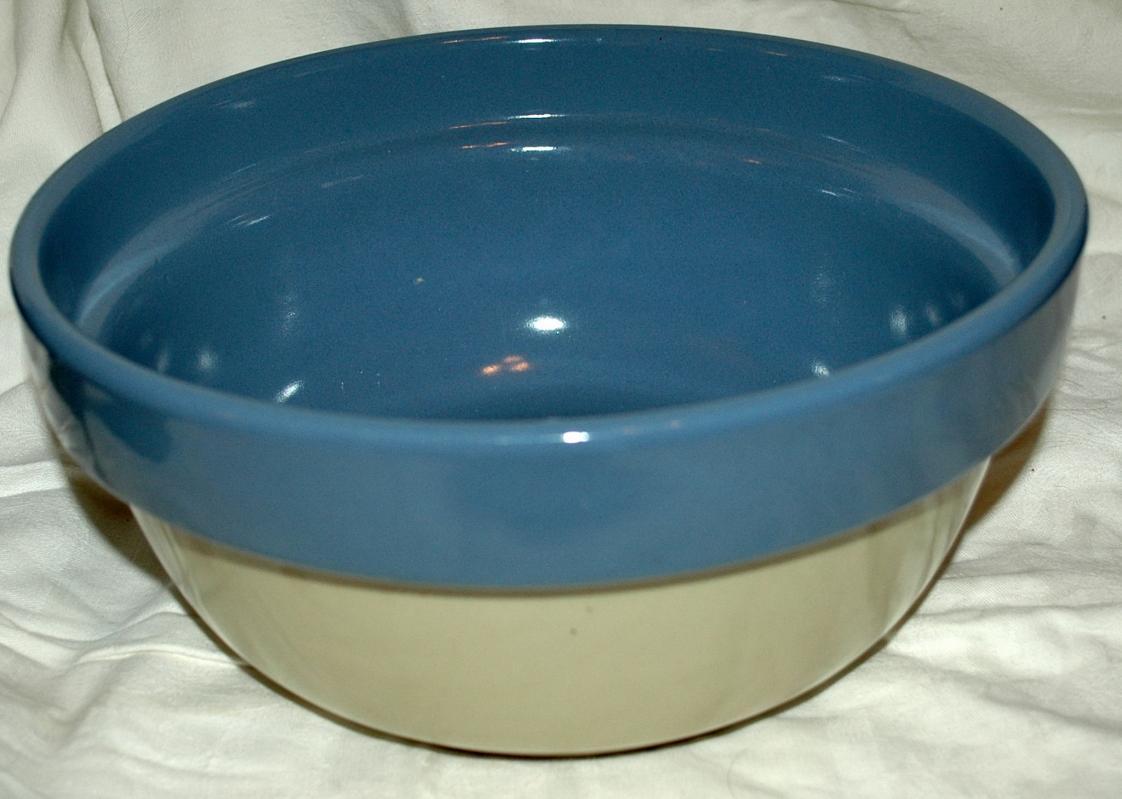 Vintage USA Monmouth Western Maple Leaf Mark Mixing Bowl