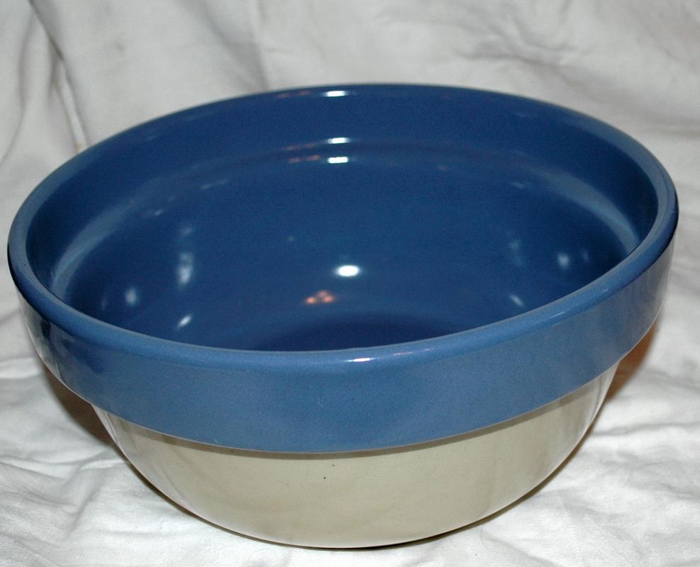 Vintage USA Monmouth Western Maple Leaf Mark Mixing Bowl